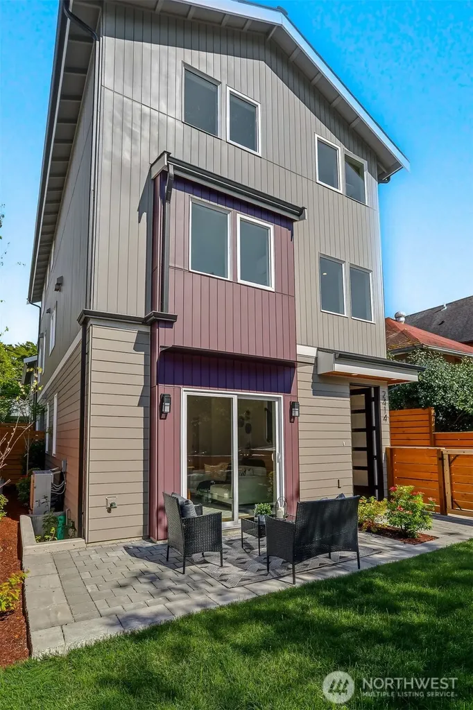 2414 Queen Anne Avenue N Seattle WA 98119