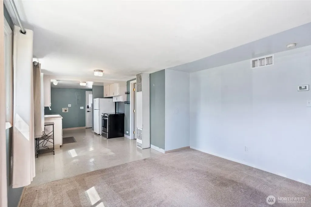 805 1/2 4th Avenue SW Puyallup WA 98371