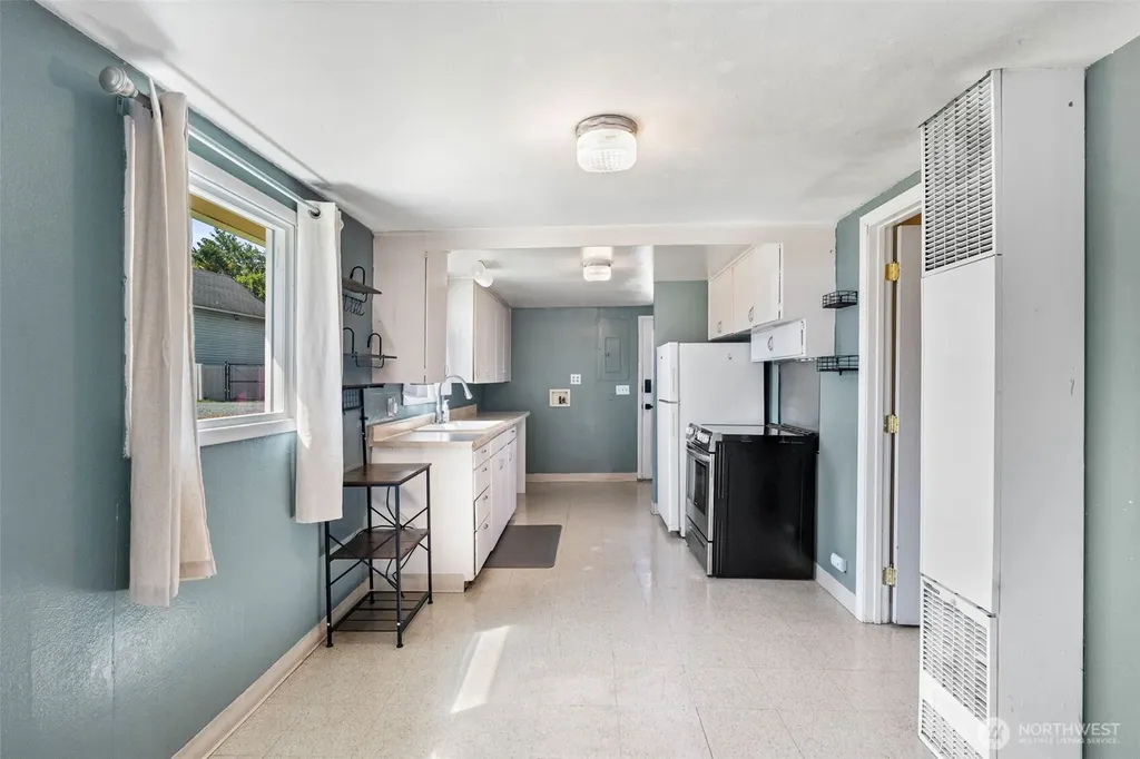 805 1/2 4th Avenue SW Puyallup WA 98371