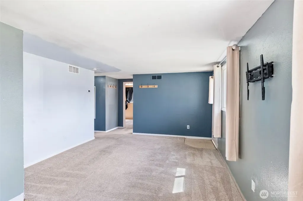 805 1/2 4th Avenue SW Puyallup WA 98371