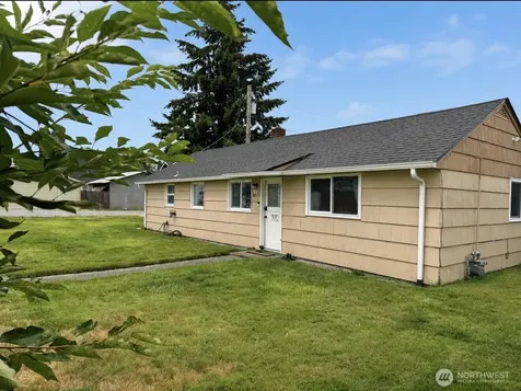 805 1/2 4th Avenue SW Puyallup WA 98371