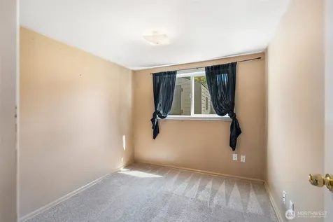 805 1/2 4th Avenue SW Puyallup WA 98371