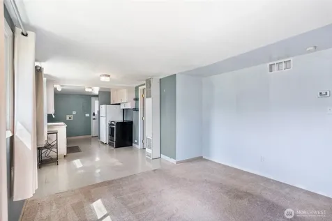 805 1/2 4th Avenue SW Puyallup WA 98371