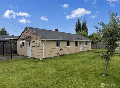 805 1/2 4th Avenue SW Puyallup WA 98371