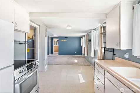 805 1/2 4th Avenue SW Puyallup WA 98371