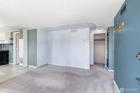 805 1/2 4th Avenue SW Puyallup WA 98371