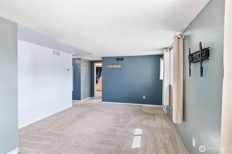 805 1/2 4th Avenue SW Puyallup WA 98371