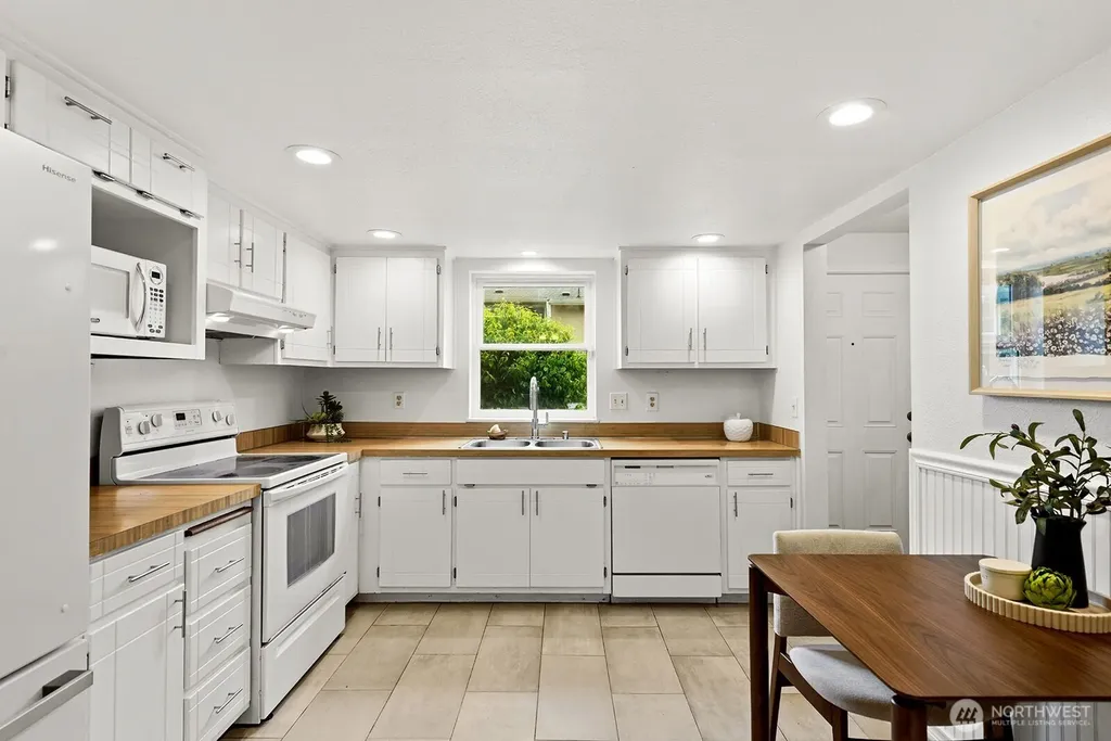 18524 52nd Avenue W Lynnwood WA 98037