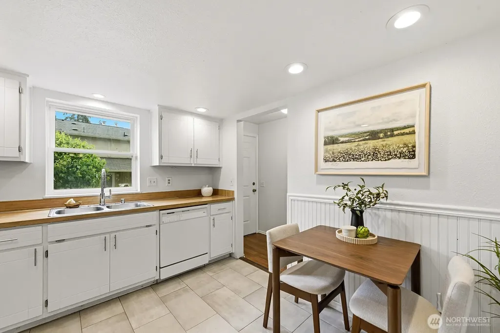 18524 52nd Avenue W Lynnwood WA 98037