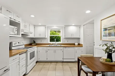 18524 52nd Avenue W Lynnwood WA 98037