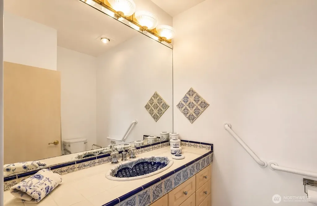 2216 70th Avenue SE Mercer Island WA 98040