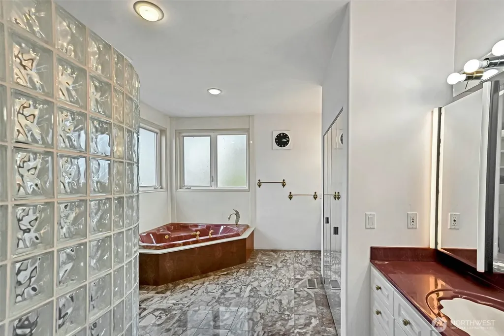 2216 70th Avenue SE Mercer Island WA 98040