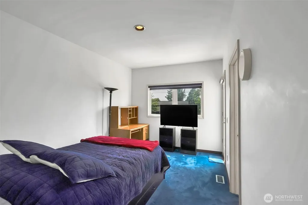 2216 70th Avenue SE Mercer Island WA 98040