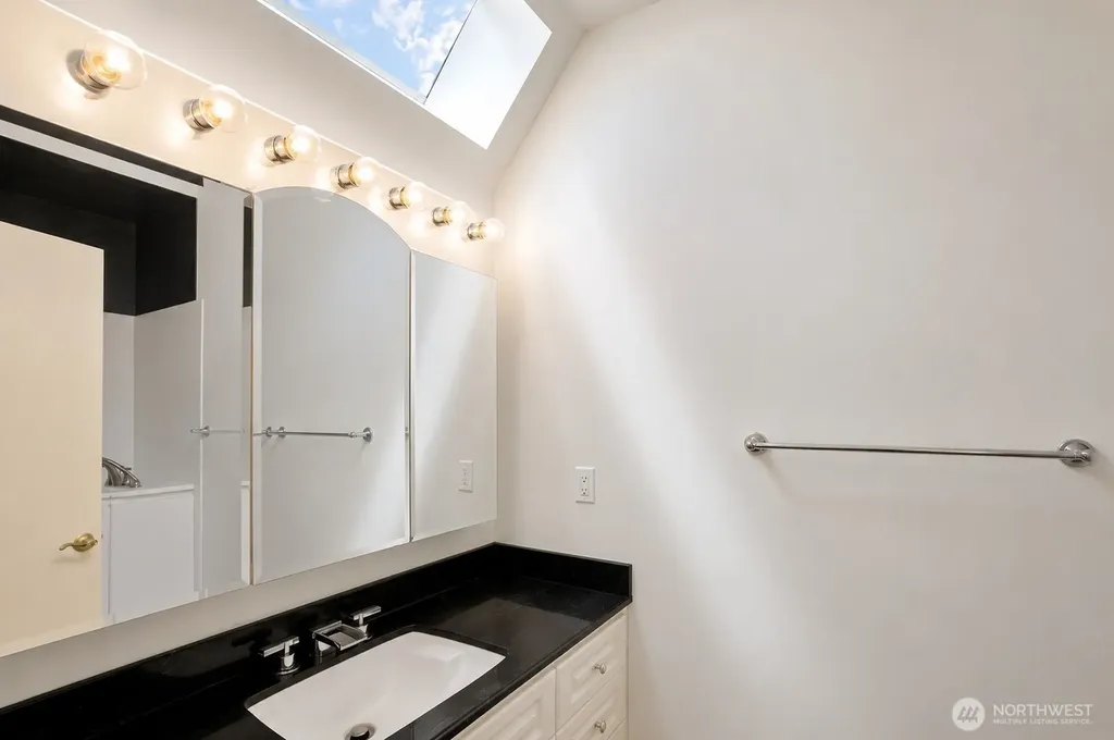2216 70th Avenue SE Mercer Island WA 98040