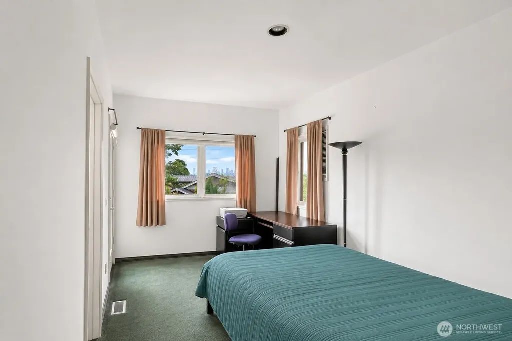 2216 70th Avenue SE Mercer Island WA 98040