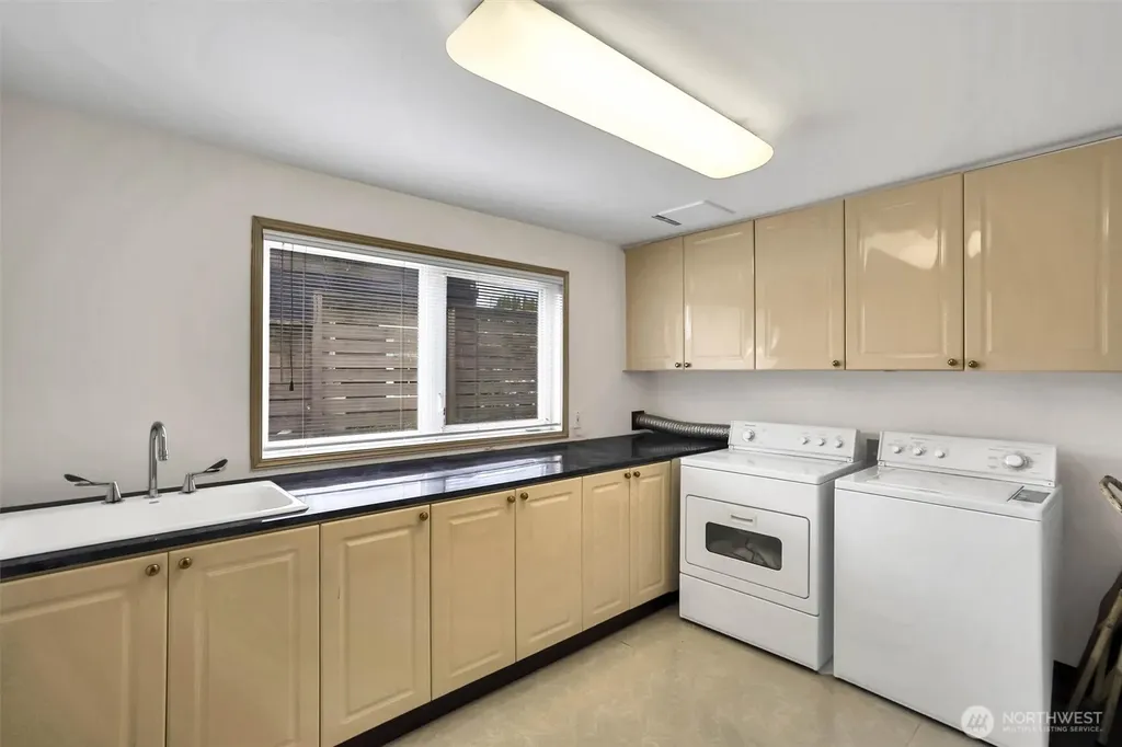 2216 70th Avenue SE Mercer Island WA 98040