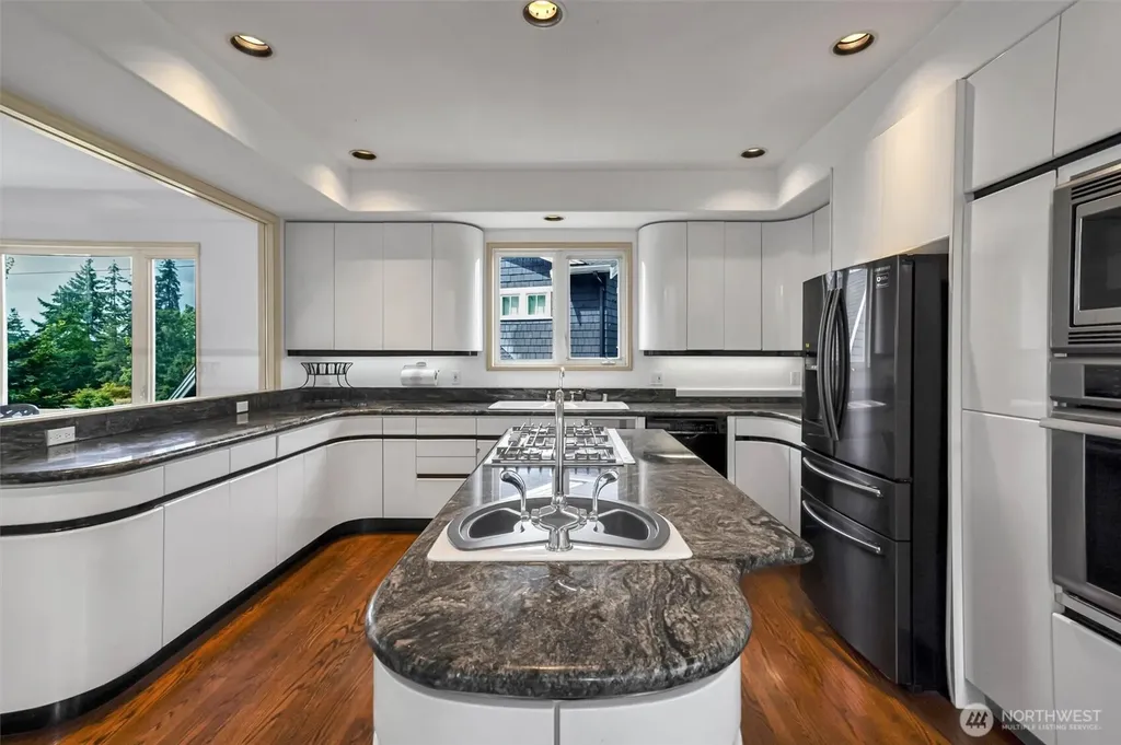 2216 70th Avenue SE Mercer Island WA 98040