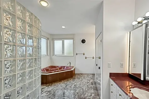 2216 70th Avenue SE Mercer Island WA 98040