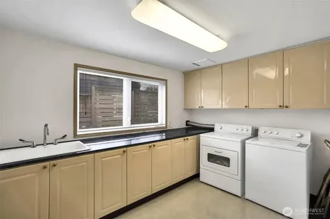 2216 70th Avenue SE Mercer Island WA 98040