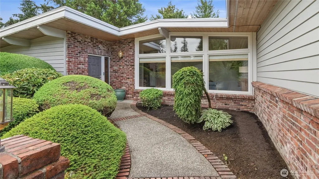 8520 Maple Lane Edmonds WA 98026
