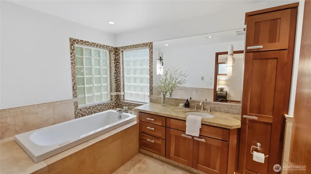 8520 Maple Lane Edmonds WA 98026