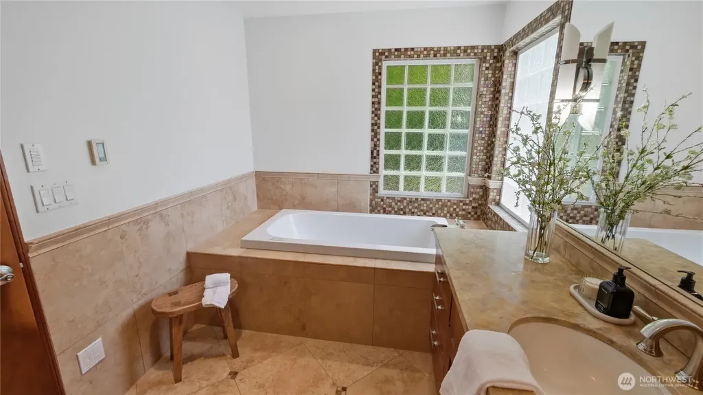 8520 Maple Lane Edmonds WA 98026