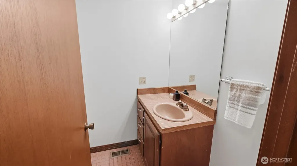 8520 Maple Lane Edmonds WA 98026