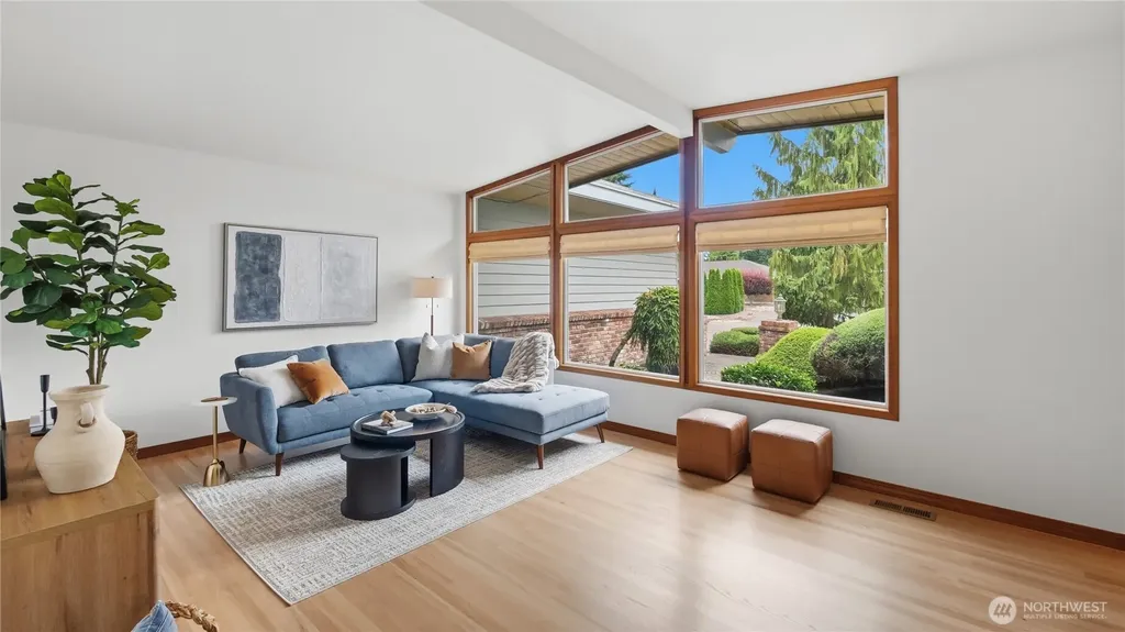 8520 Maple Lane Edmonds WA 98026