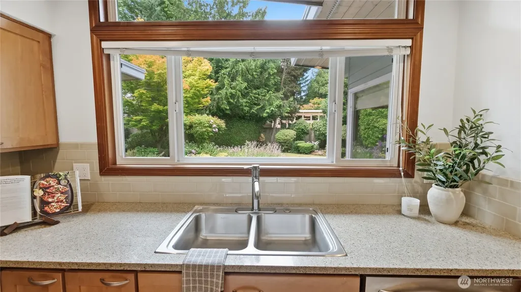 8520 Maple Lane Edmonds WA 98026
