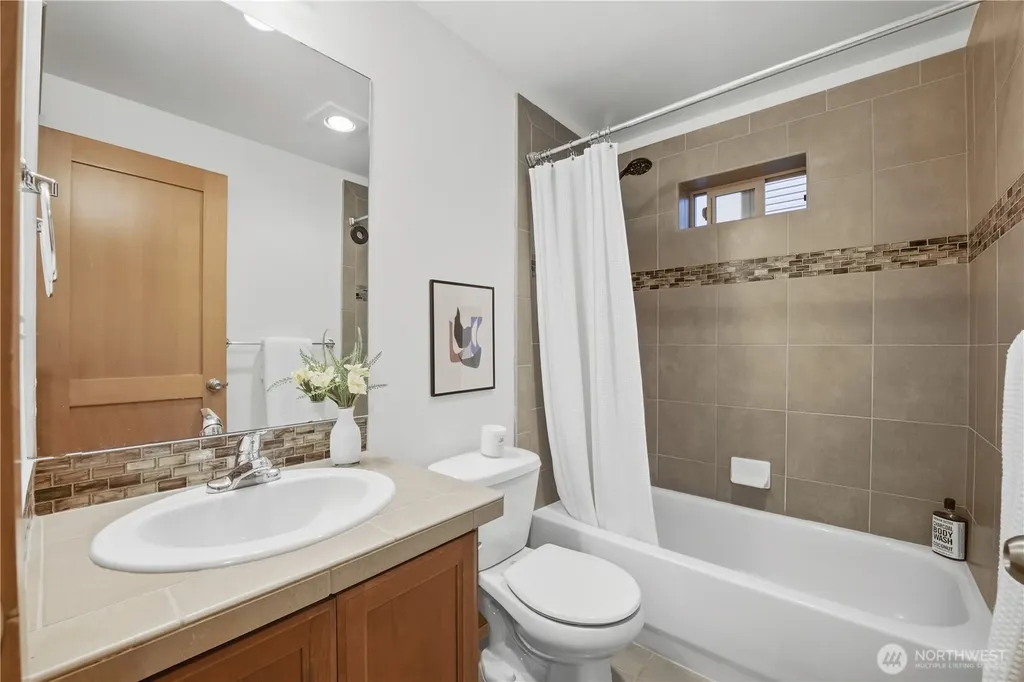 7411 4th Avenue NE Seattle WA 98115