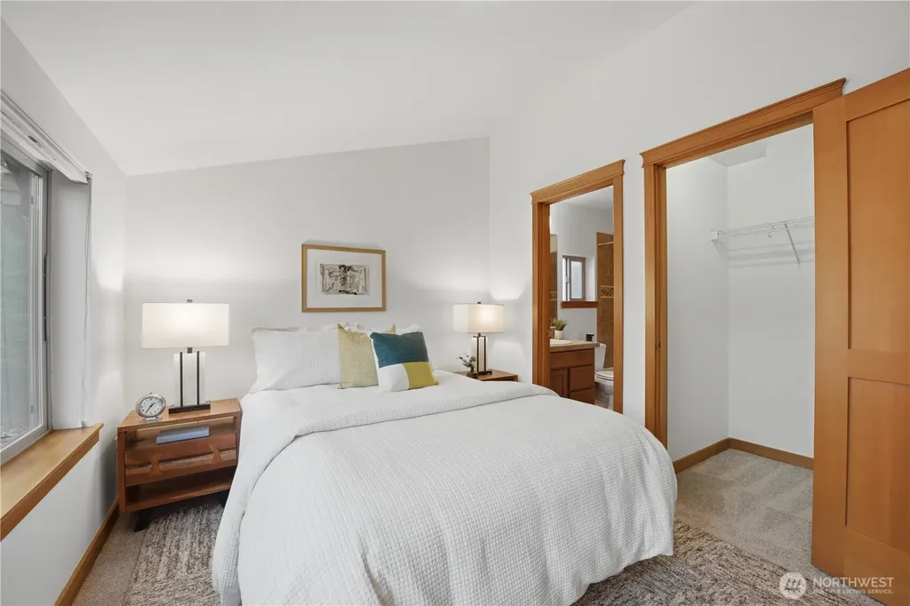 7411 4th Avenue NE Seattle WA 98115