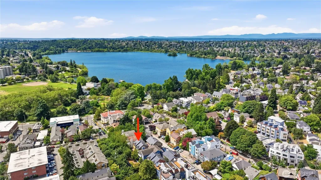 7411 4th Avenue NE Seattle WA 98115