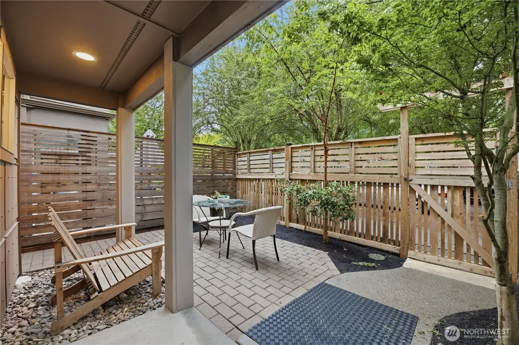 7411 4th Avenue NE Seattle WA 98115