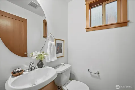 7411 4th Avenue NE Seattle WA 98115