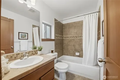 7411 4th Avenue NE Seattle WA 98115