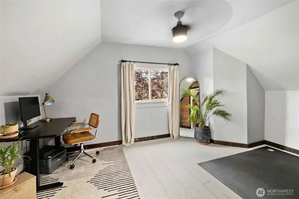 407 S 7th Street Roslyn WA 98941