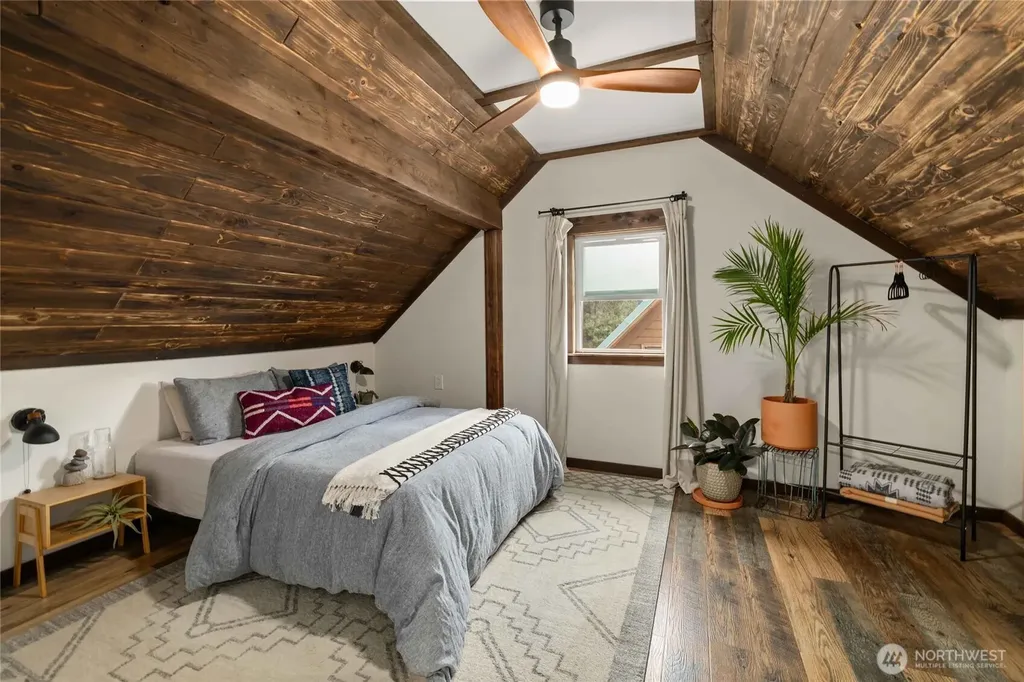 407 S 7th Street Roslyn WA 98941