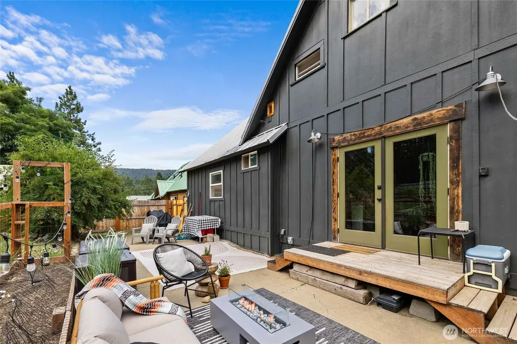 407 S 7th Street Roslyn WA 98941