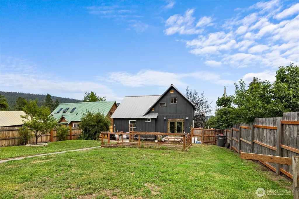 407 S 7th Street Roslyn WA 98941