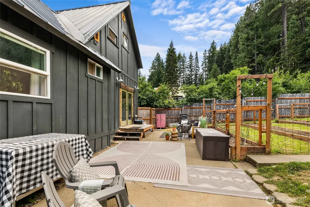 407 S 7th Street Roslyn WA 98941