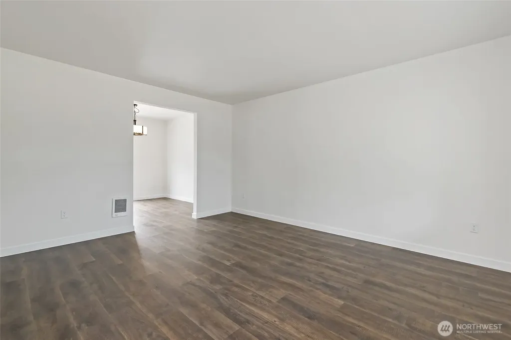 341 Elk Loop Carbonado WA 98323