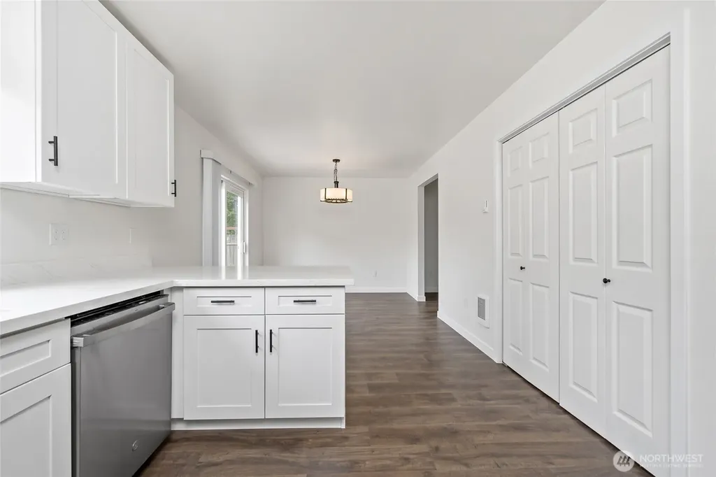 341 Elk Loop Carbonado WA 98323