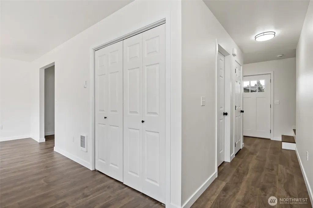 341 Elk Loop Carbonado WA 98323