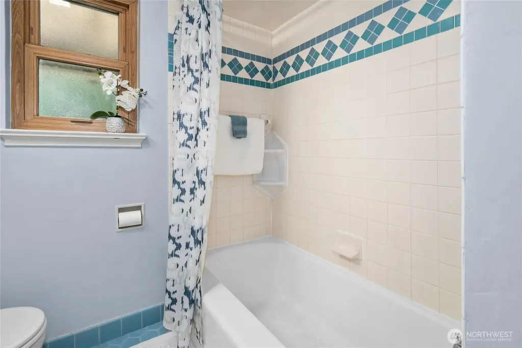 1529 NE 94th Street Seattle WA 98115