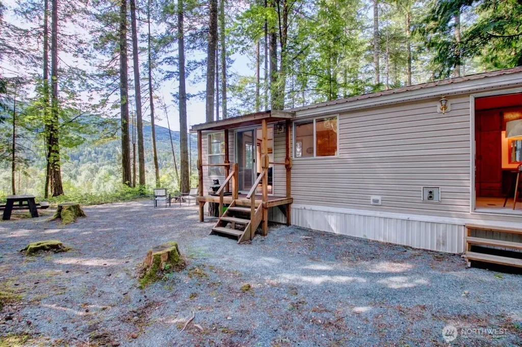 40 Riverside Drive Deming WA 98244