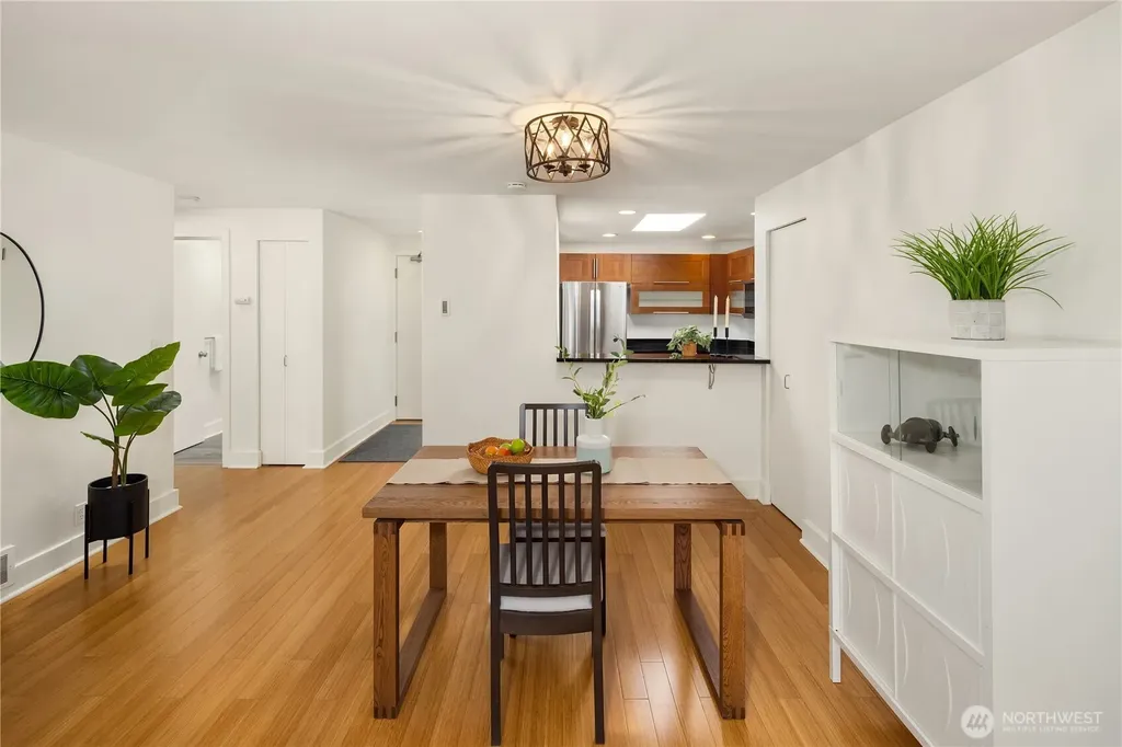 7323 Sand Point Way NE Seattle WA 98115