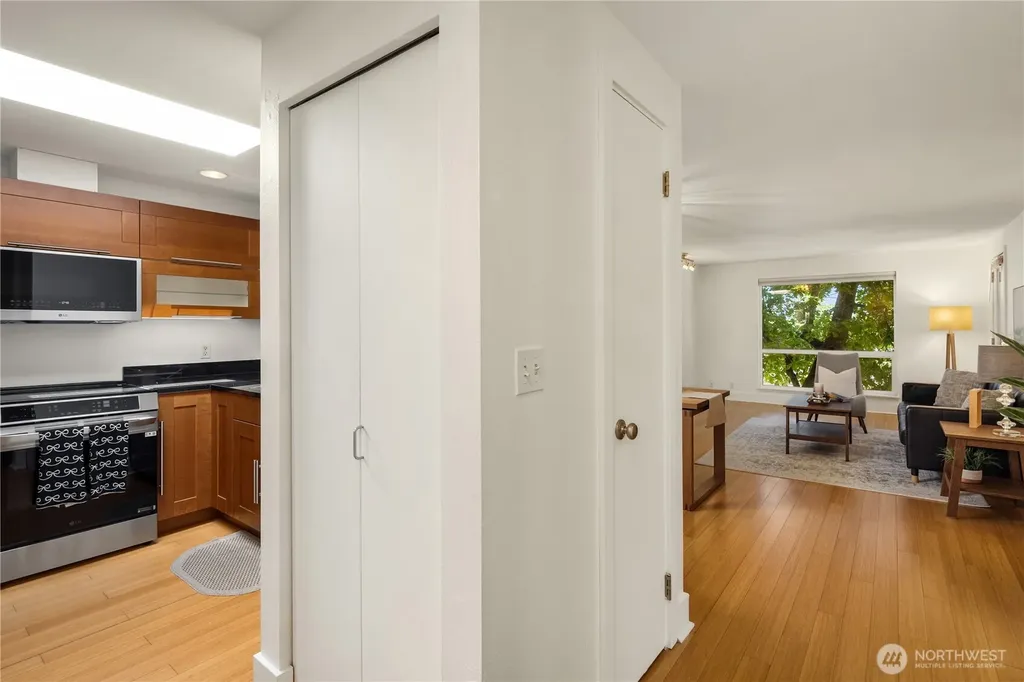 7323 Sand Point Way NE Seattle WA 98115