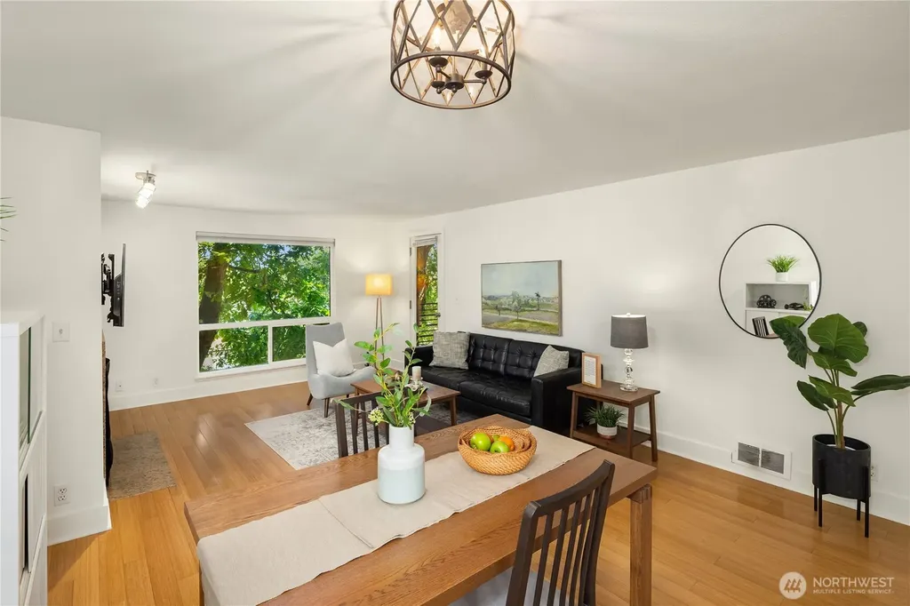 7323 Sand Point Way NE Seattle WA 98115