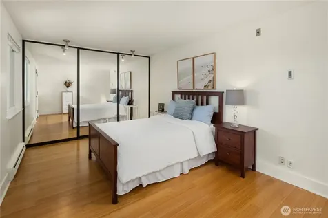 7323 Sand Point Way NE Seattle WA 98115