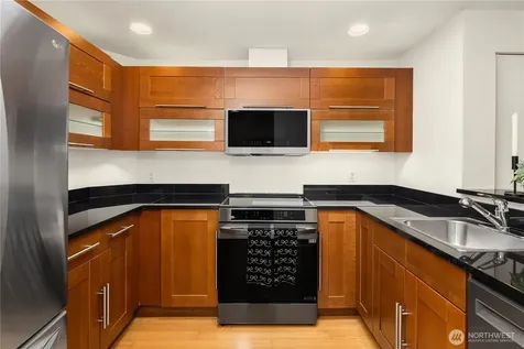 7323 Sand Point Way NE Seattle WA 98115
